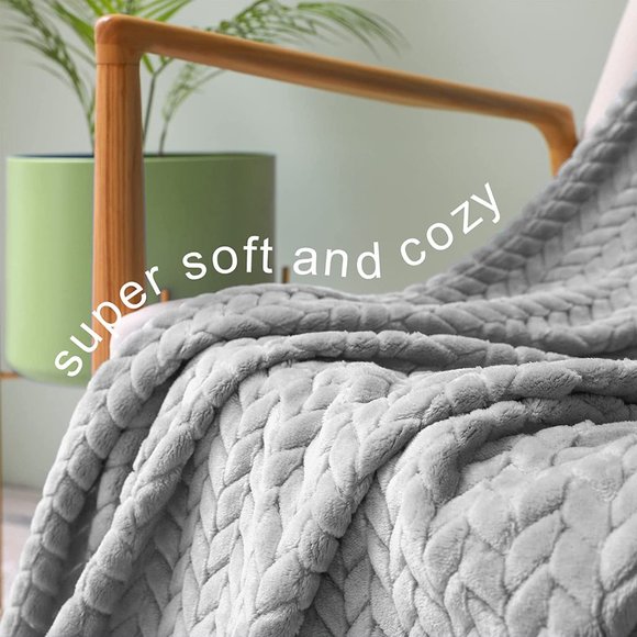 Light Grey Knit Jacquard Weave Pattern Decorative Warm Flannel Bed/Sofa Blanket - Picture 5 of 16